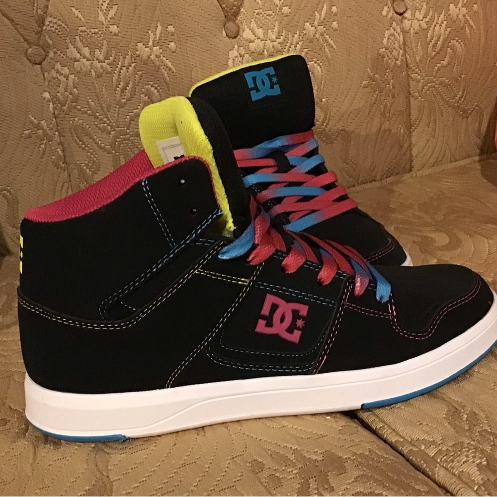 DC women’s size 7.5 high top shoes